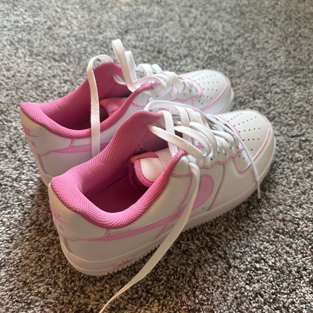 never worn custom nike air force 1 with pink size 9